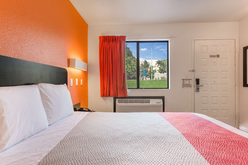 Motel6 Fremont, CA - South 21/57