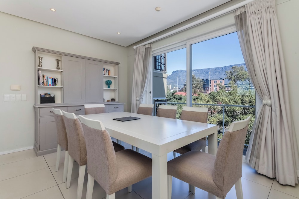 Mountain Marina Luxury Apartments 33/50