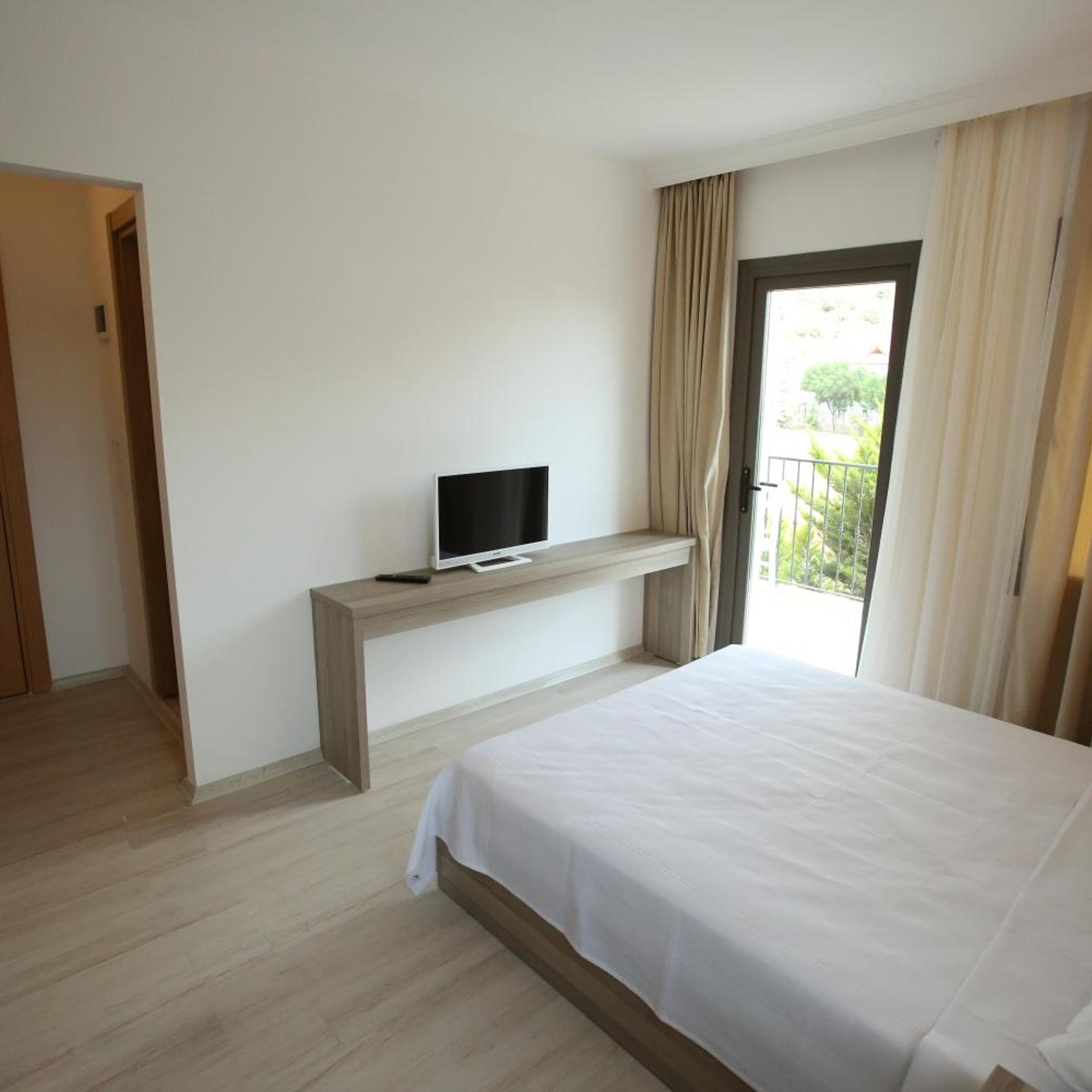 Room, Double Bed, Garden and Pool View، Aria Doria Otel 4/8