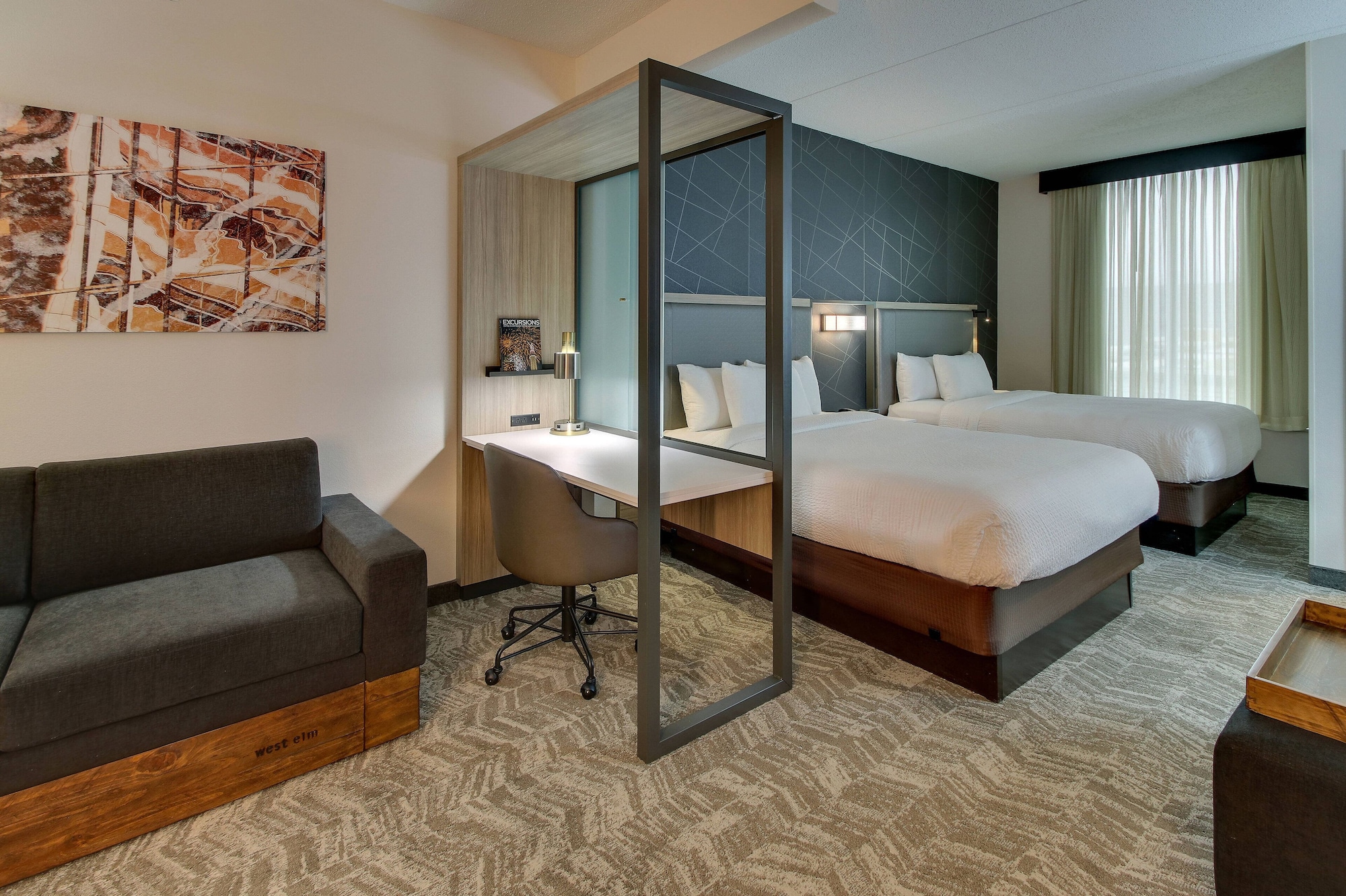 استوديو بسريرين كوين مع أريكة