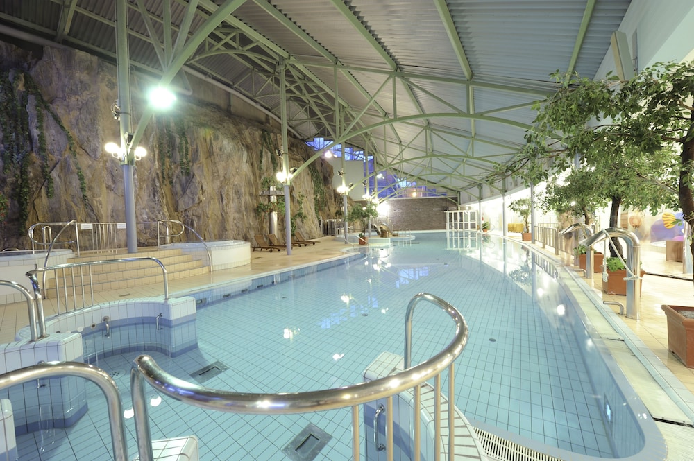 swimming pool spa