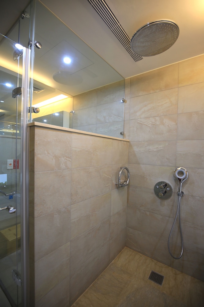 Dar Lon Hotel 49/50