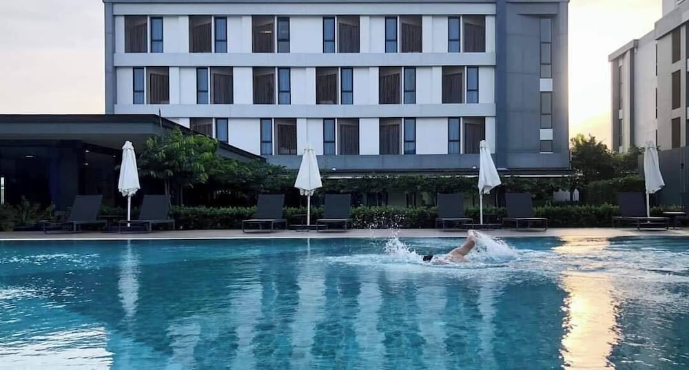 Blue Rabbit Hotel 54/57