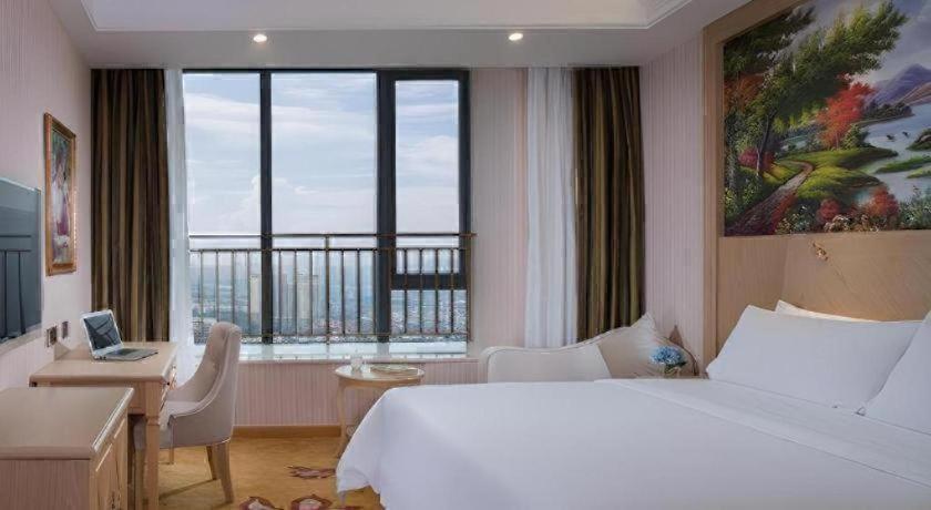 Vienna Hotel (North Square of Chengdu North Railway Station) 23/50