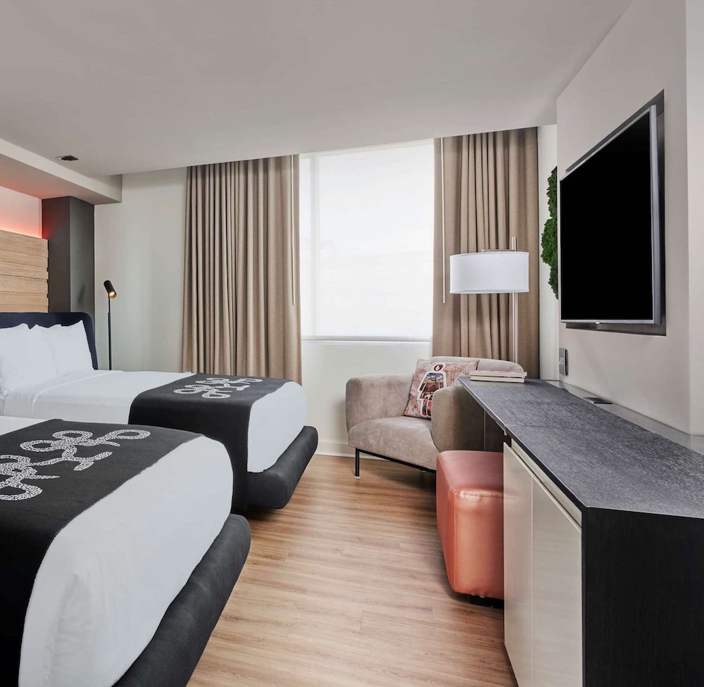ZENA, 2 DOUBLE BEDS, CITY VIEW