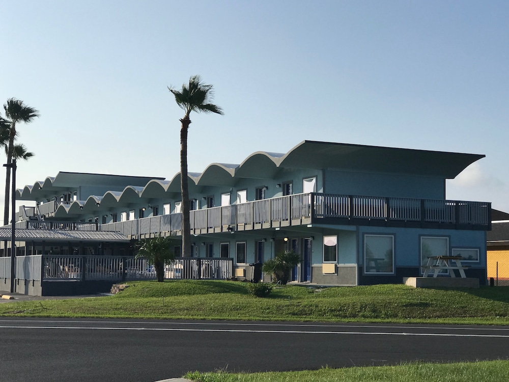 Blue Wave Inn 1/50