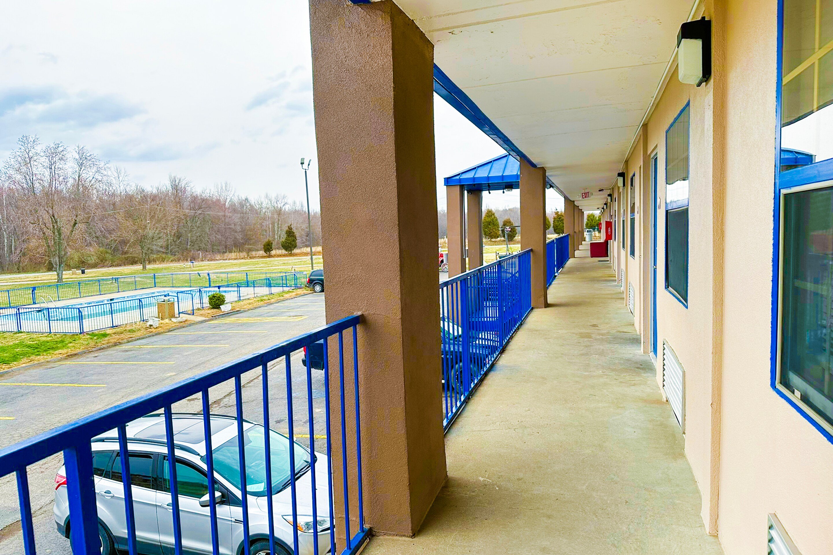 Happy stay inn Madisonville I-69 24/26