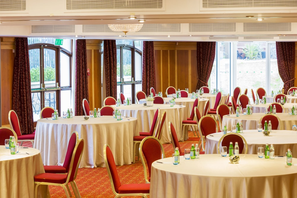 Radisson Blu St Helens Hotel Dublin 64/74