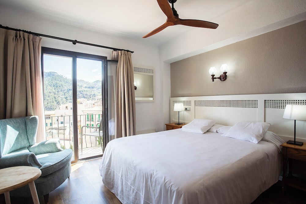 Hotel Sa Baronia 25/72