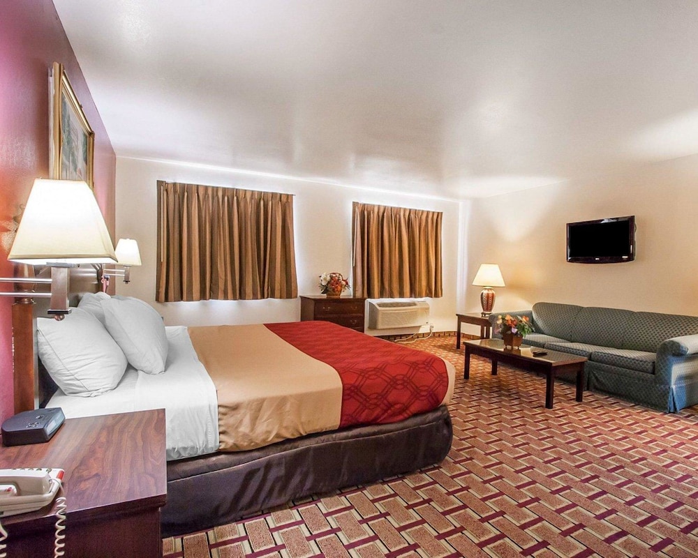 Econo Lodge Dexter MO 16/26