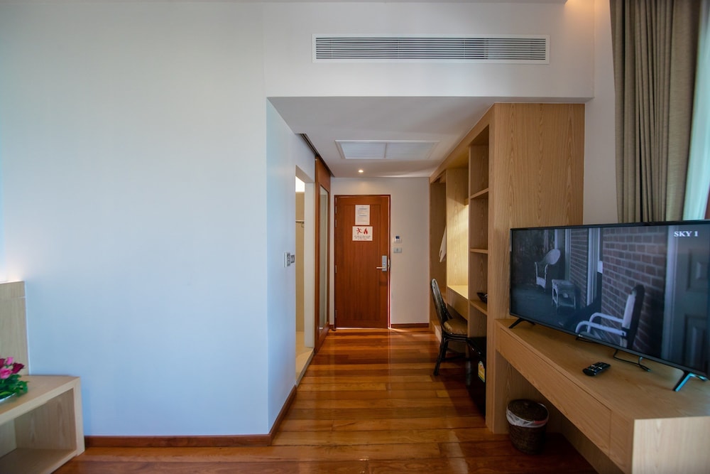 Coral Cliff Beach Resort 41/70