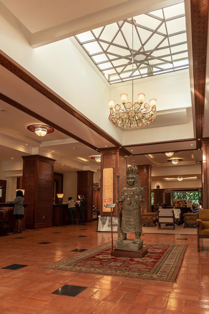 Nairobi Serena Hotel 13/82