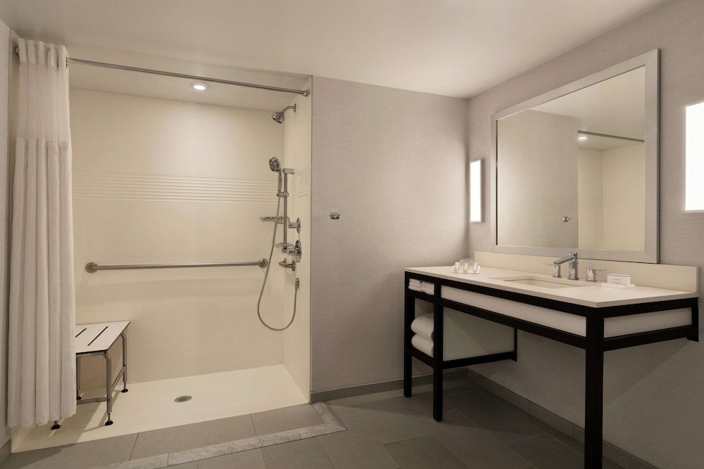 Hilton Garden Inn Springfield 16/76