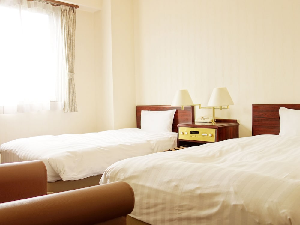 ROOM, TWIN BEDS