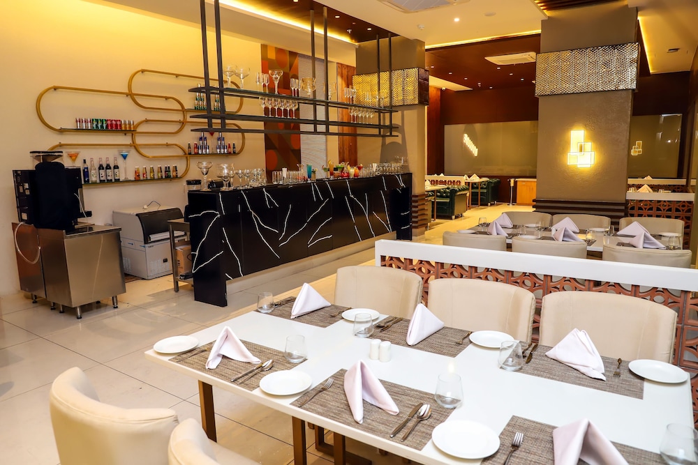 Essentia Luxury Hotel Indore 51/68