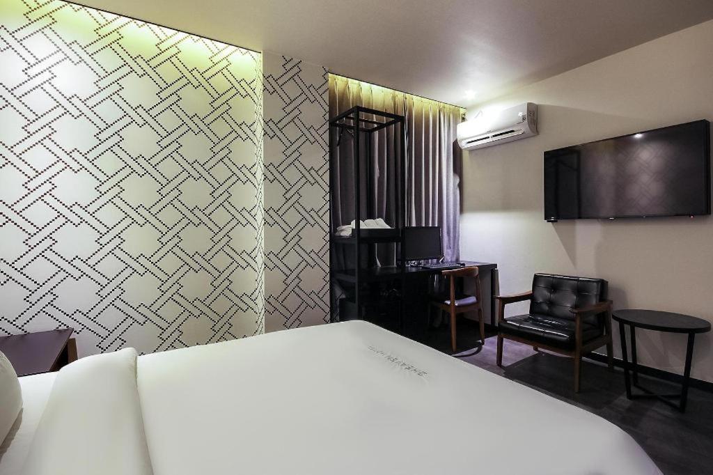 To Heaven Hotel Nampo 9/78