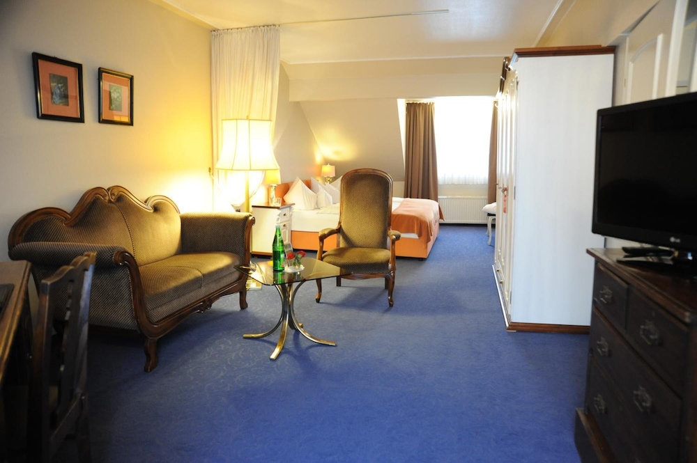 Hotel Rheinischer Hof 25/36