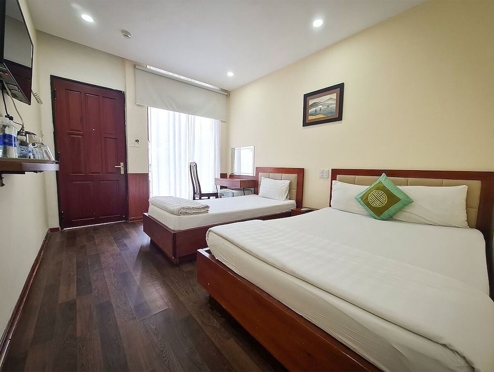 غرفة قياسية ثلاثية بسرير مزدوج وسرير فردي بإطلالة على الحديقة، QUAN QUAN HOTEL 2/8