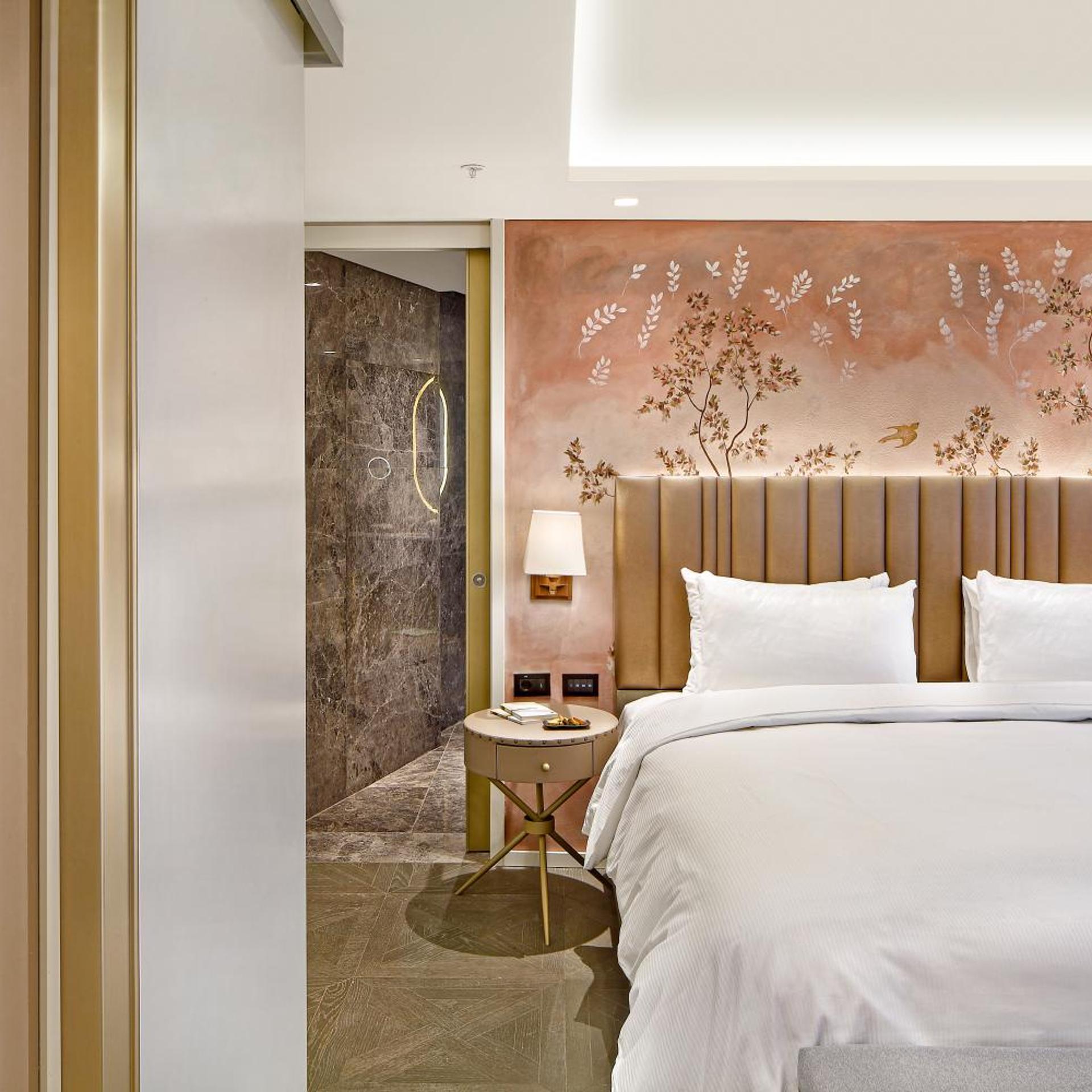 City, Suite, King Bed