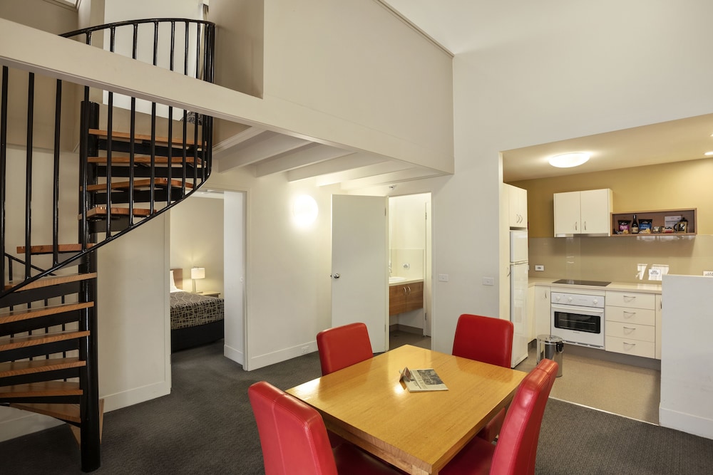 The Old Woolstore Apartment Hotel 51/63