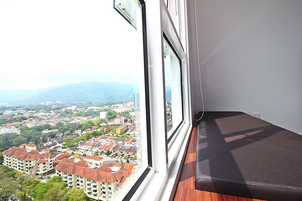 Merlene Suites at Mansion One 5/50