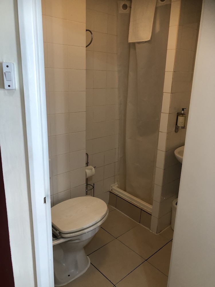 Brighton Surf Guest House 45/50
