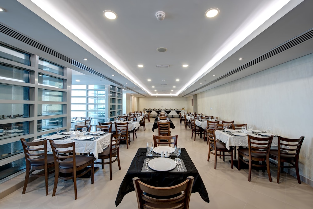 Center Hotel Sharjah 23/34