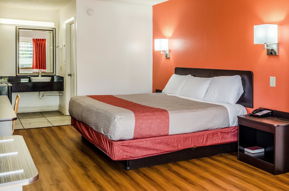 Motel6 Saraland, AL 8/28