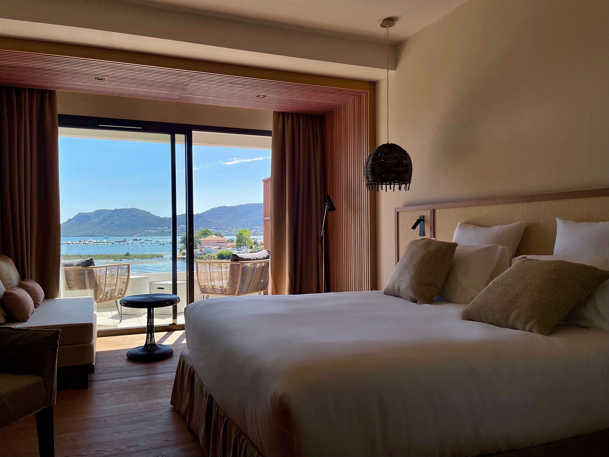DELUXE, MULTIPLE BEDS, SEA VIEW, BALCONY