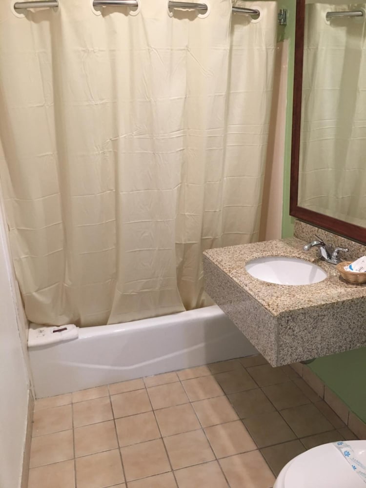 American Inn Suites Lax Airport 62/64