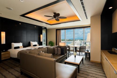 Room, Twin Beds, Bay View