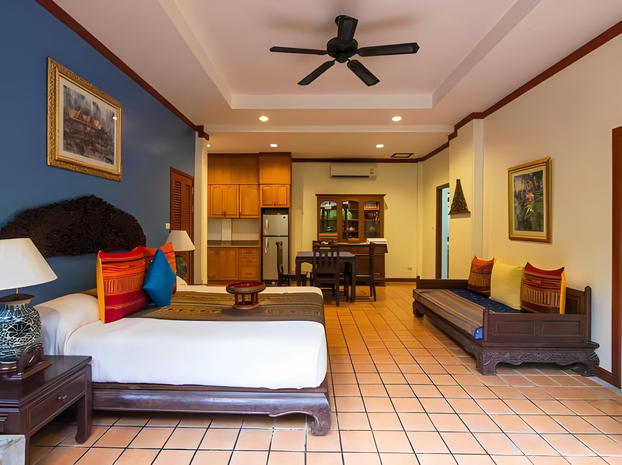 Gold, Extra, King and Twin Beds, Forest View