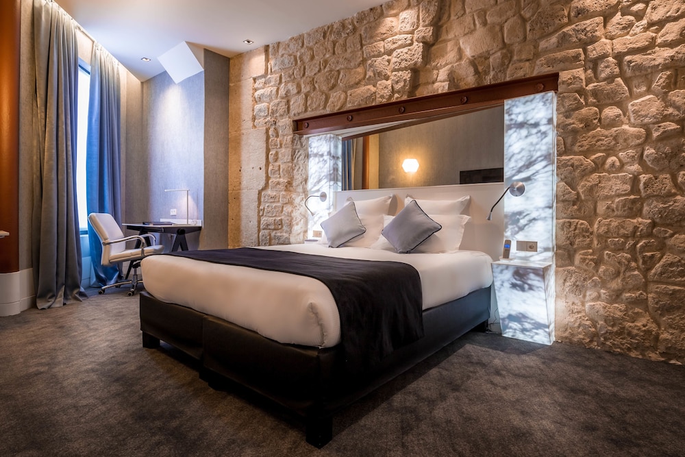 EXECUTIVE, DOUBLE BED
