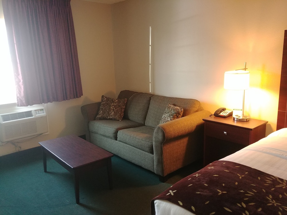 Boarders Inn and Suites Broken Bow 31/43