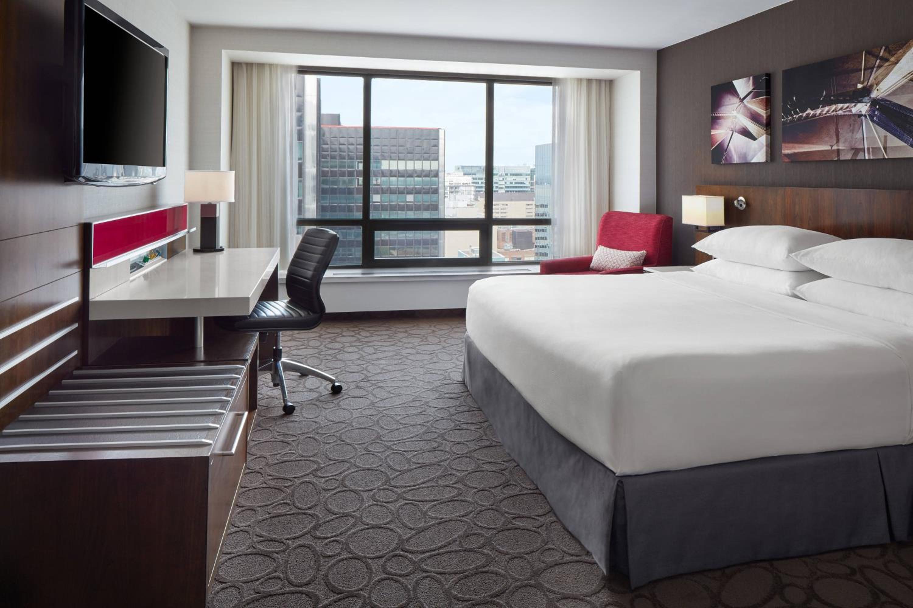 Deluxe, King Bed