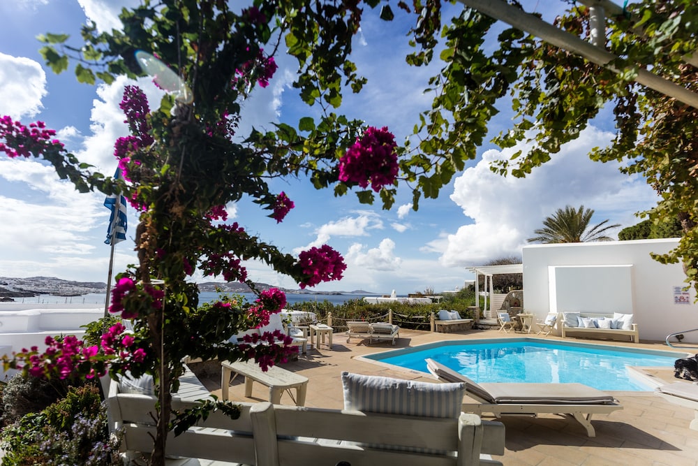 Rhenia Hotel and Bungalows 74/88