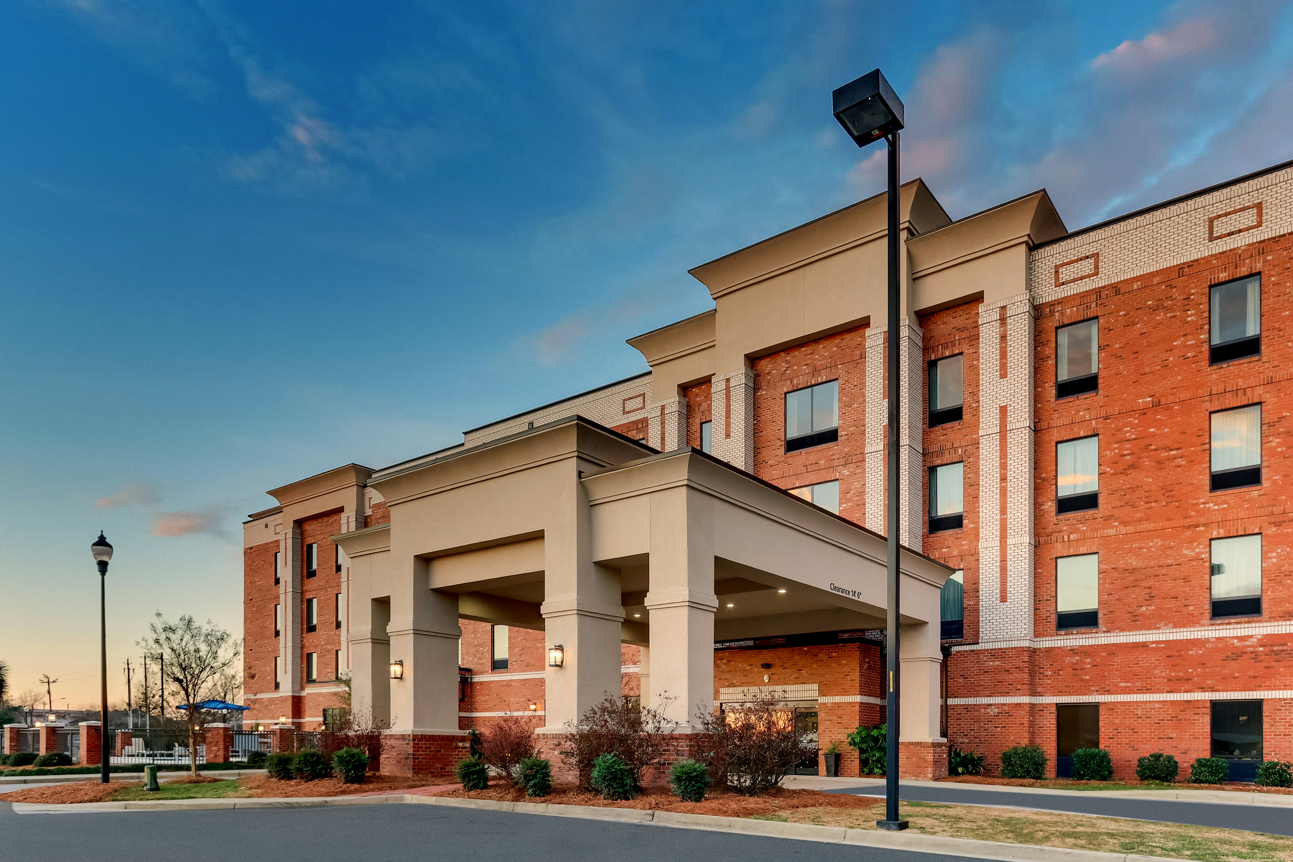 Hampton Inn & Suites Hartsville 9/76