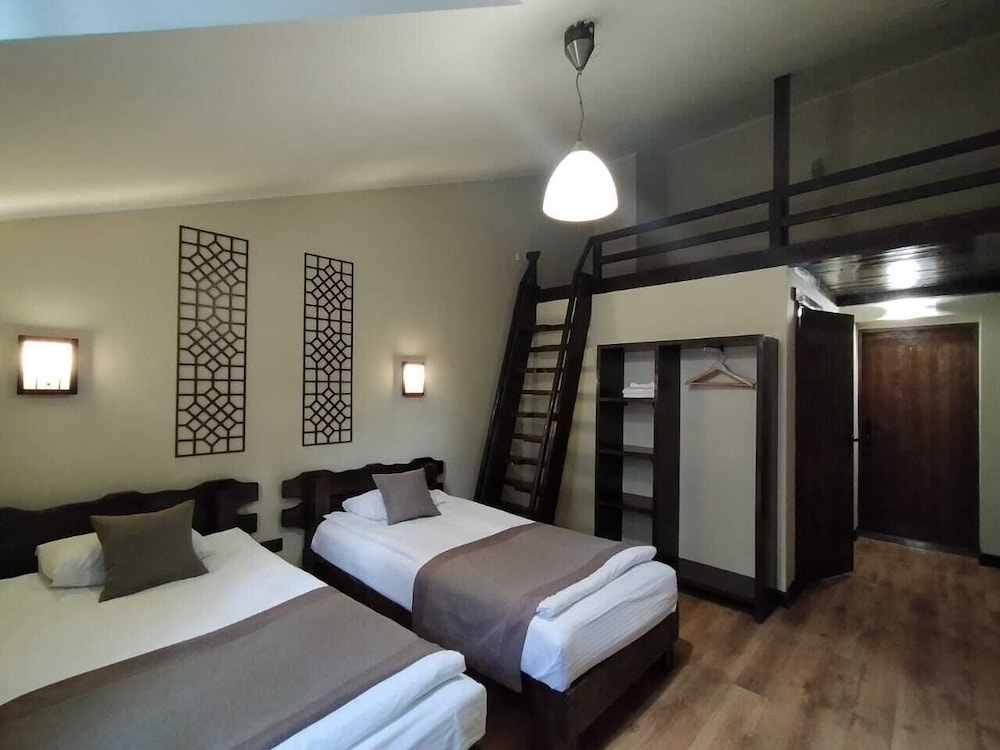 Saraichik Hotel 15/52