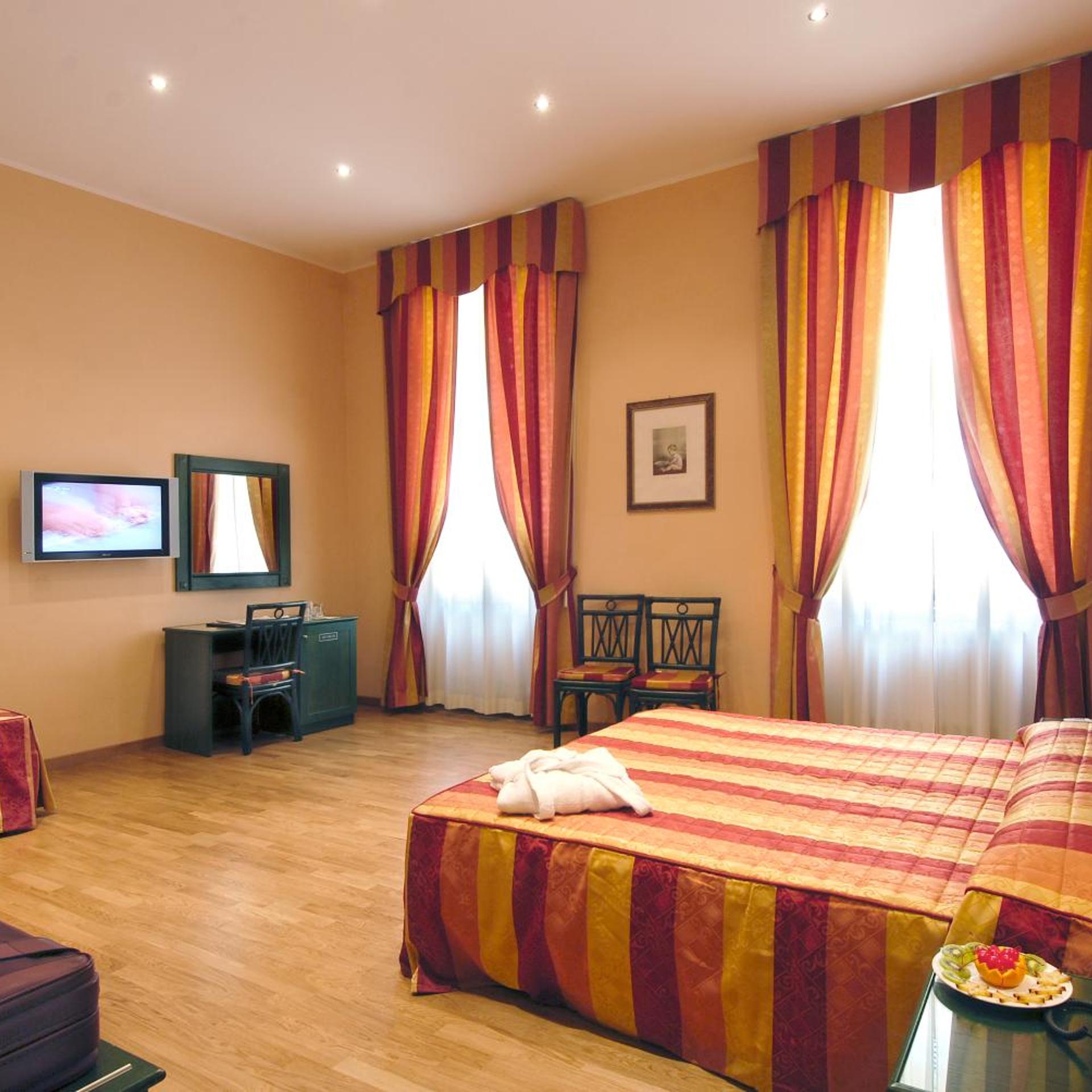 ROOM, TRIPLE