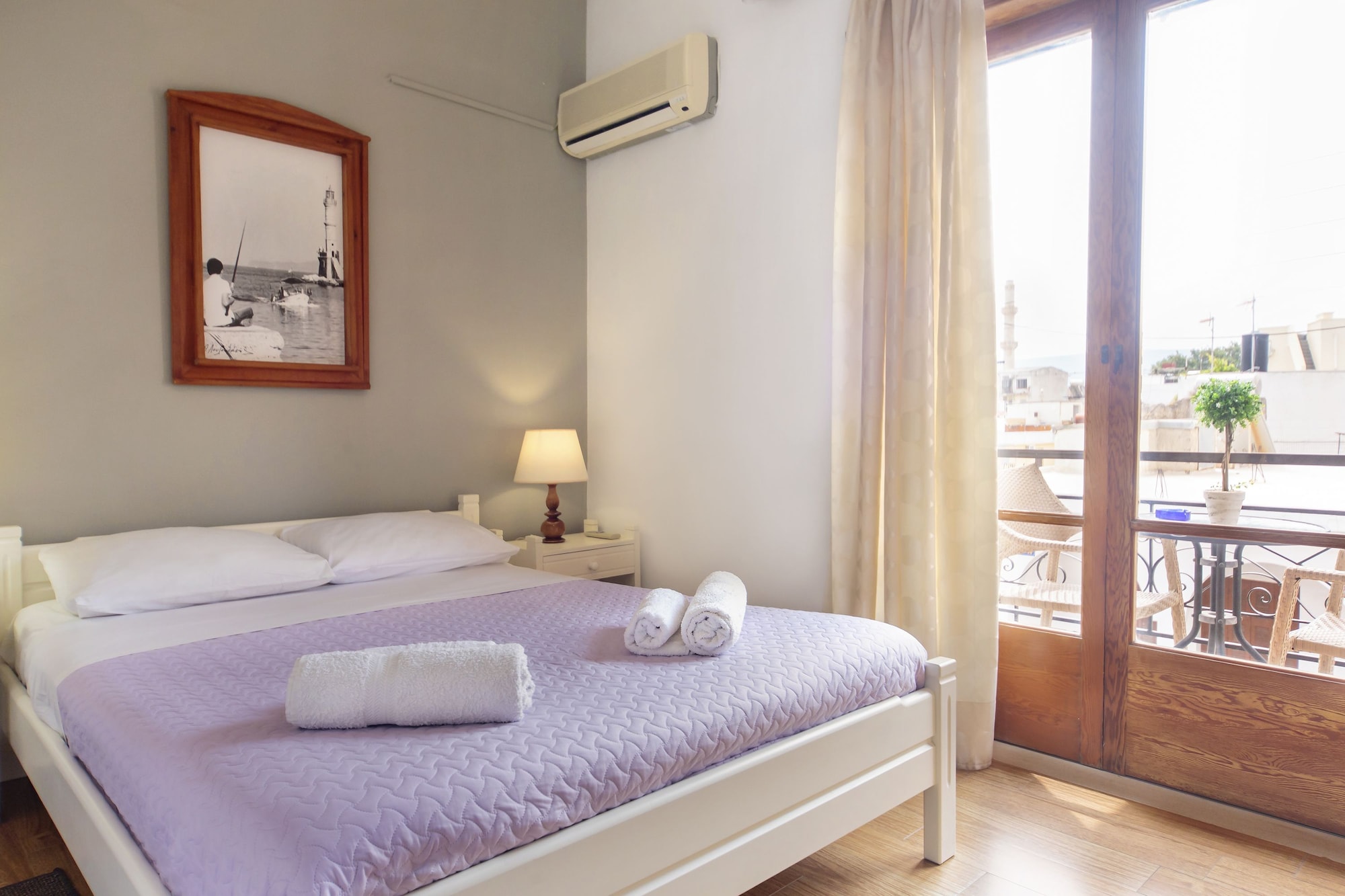 ROOM, DOUBLE BED