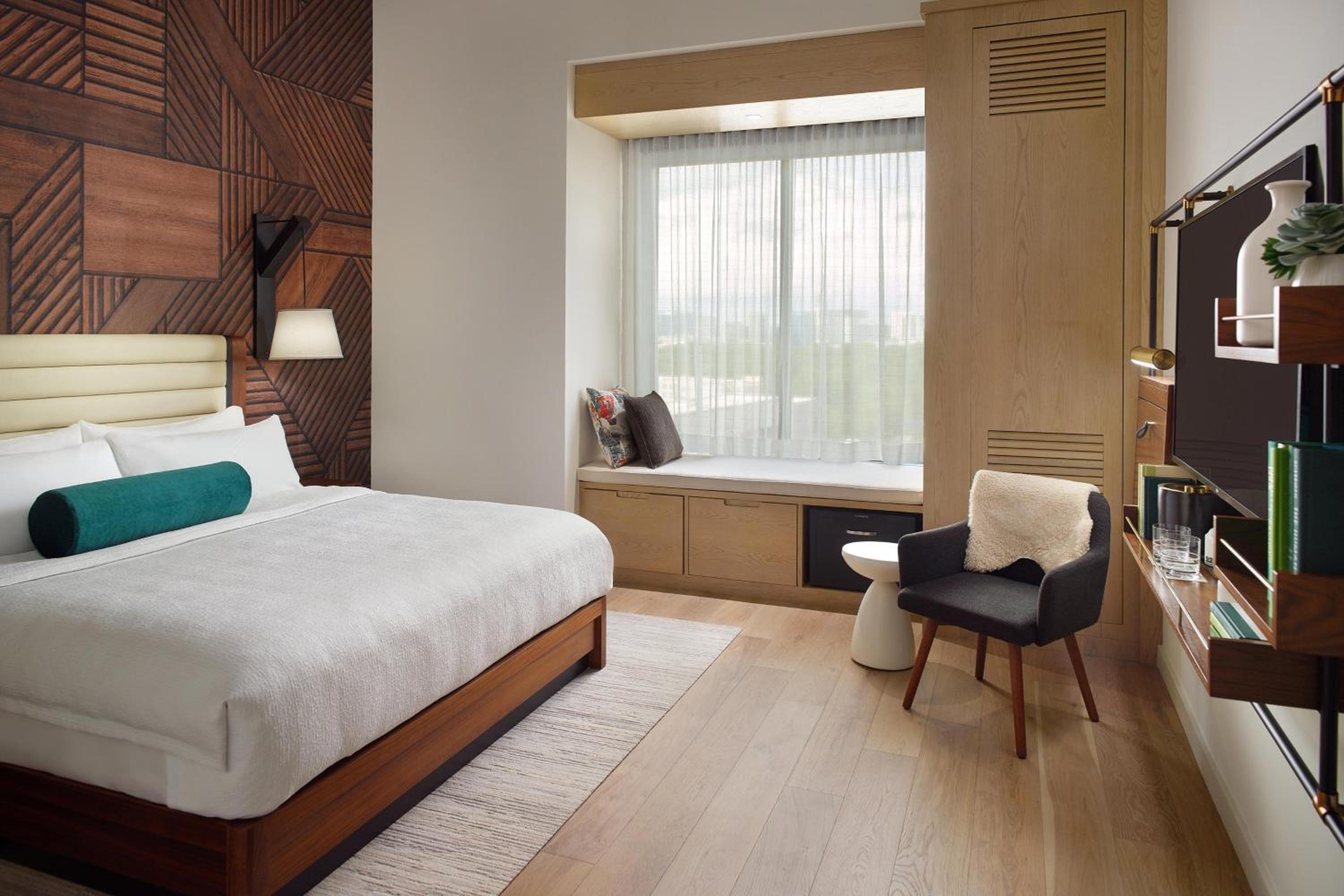 Guest Room, Deluxe, King Bed