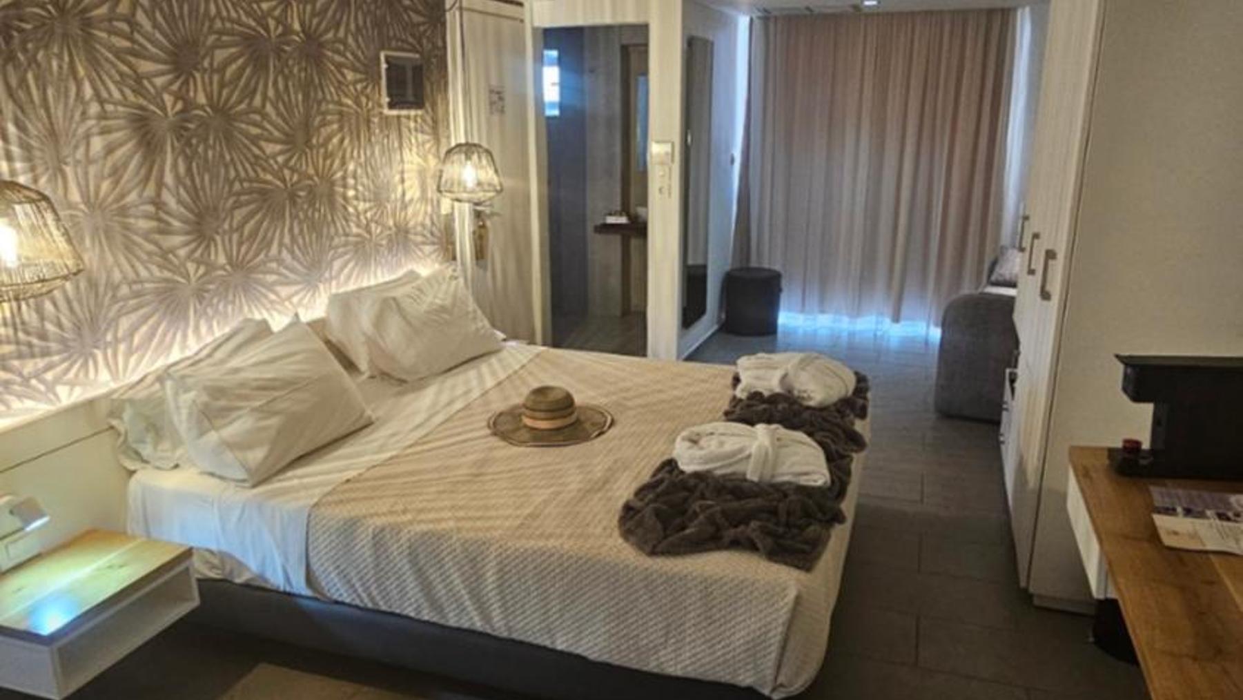 Suite, Hot Tub