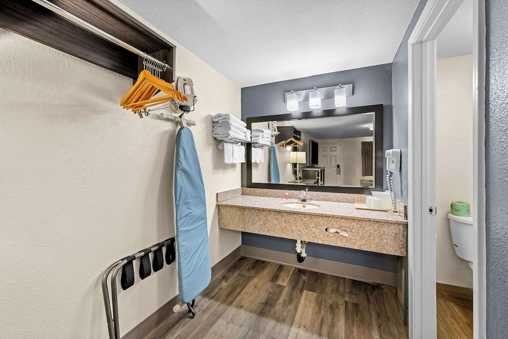 Econo Lodge Kingsport East 38/38