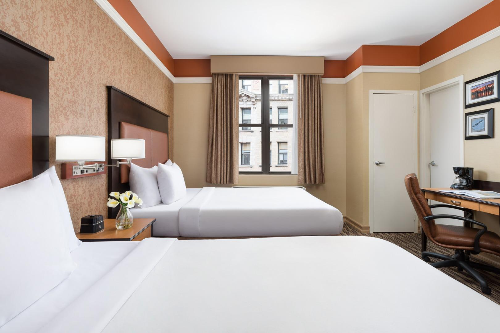 DELUXE, FAMILY, 2 QUEEN BEDS