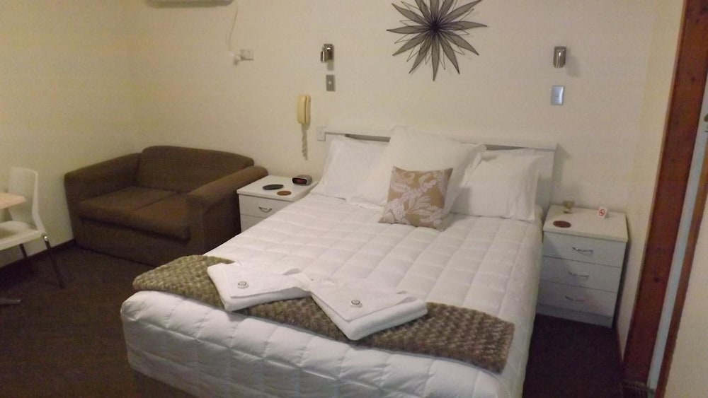 KARUAH MOTOR INN 41/59