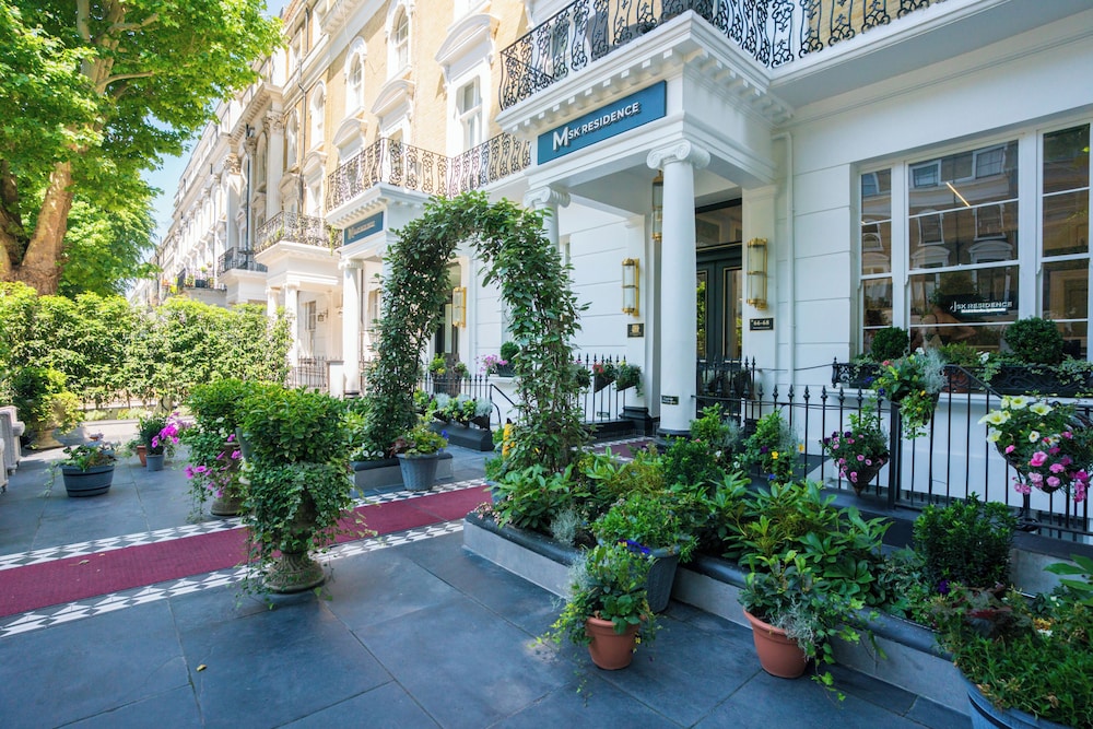 WHITELEAF HOTEL 36/50