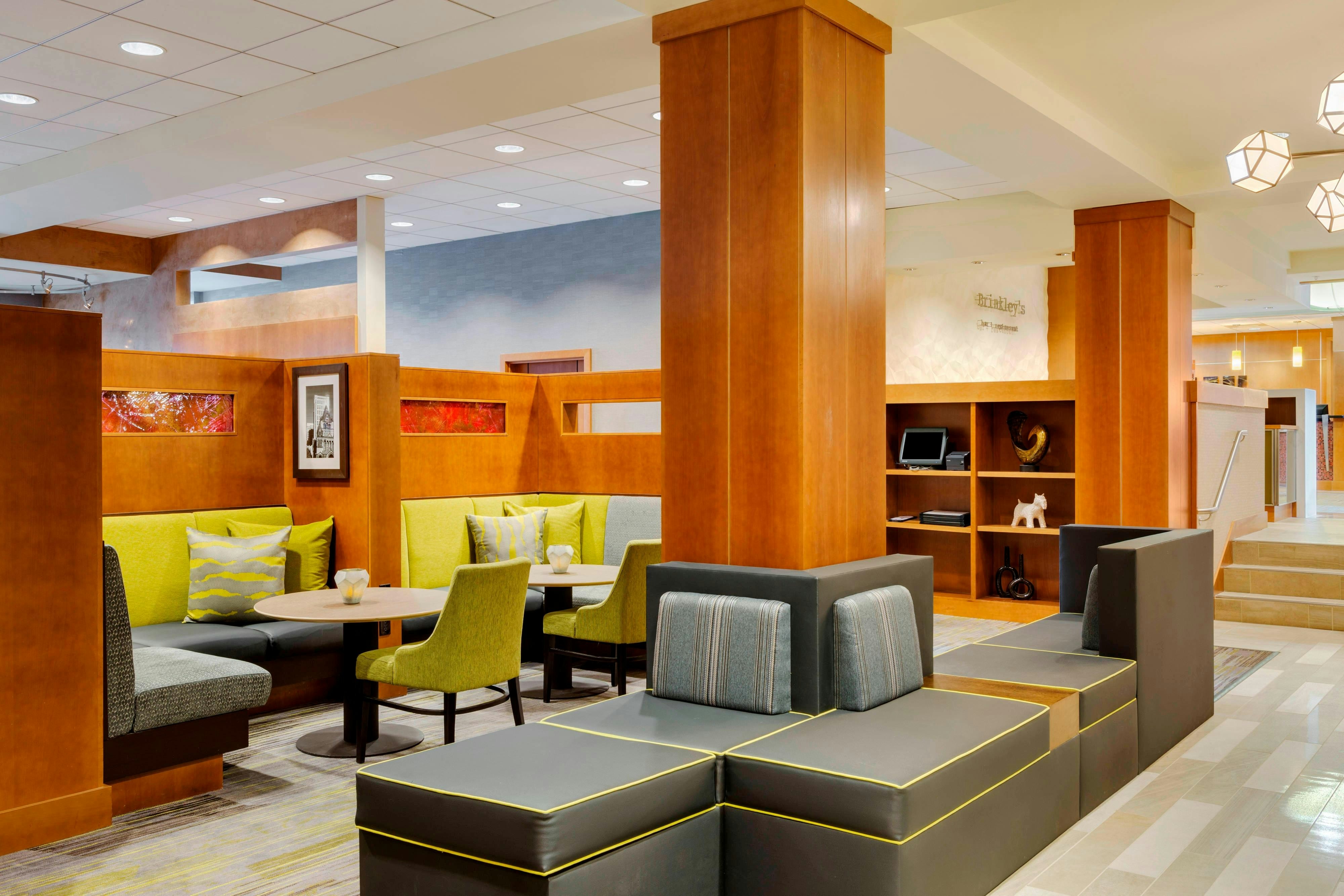 COURTYARD BY MARRIOTT LOGAN AIRPORT 27/49