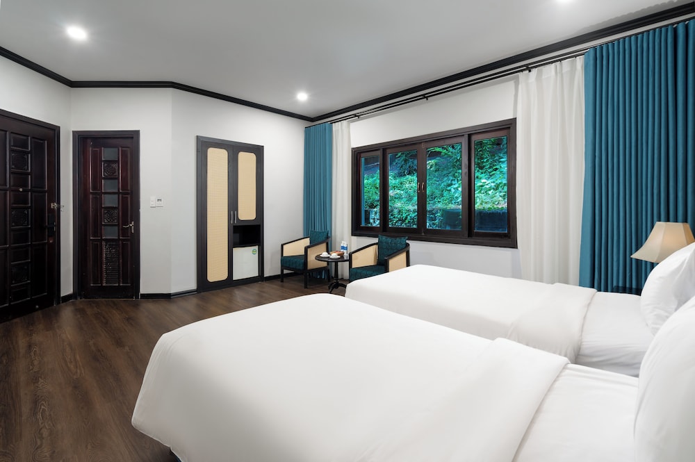 Hill, Pine, Twin Beds