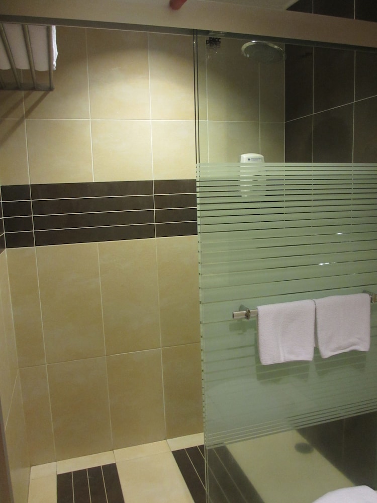 Sanbay Hotel 45/46