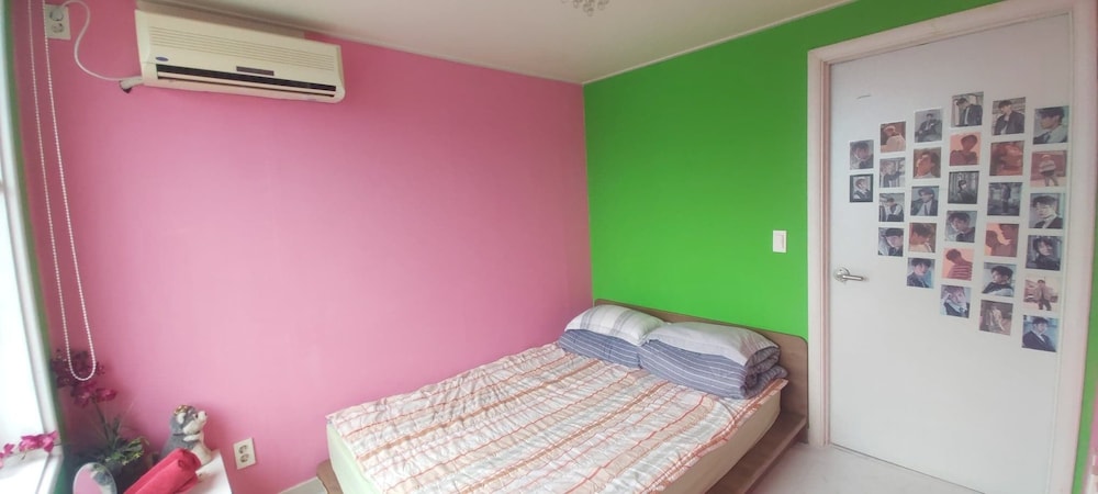 ROOM, DOUBLE BED